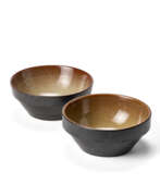 Aperçu. Pair of ceramic bowls painted in black. Execution by Ceramica Arcore,, 1970s. (h 6.4 cm.; d 8.5 cm.)
