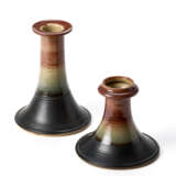 Two candle-holders. Execution by Ceramica Arcore,, 1970s. Lathe-turned stoneware partially glazed in black-cream and brown. (h max 15 cm.) - photo 2