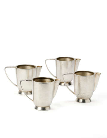 Four pourers. Produced by Fratelli Calderoni, Italy, 1960s. Alpacca. Engraved mark. (16x12 cm.) (slight defects) - Foto 1
