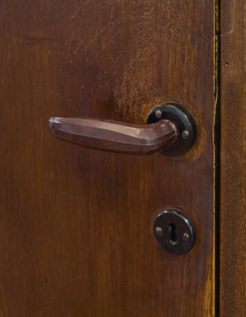 Dark wooden door with glass lunette. Dark brown bakelite handles. Milan, 1932. (101x202.5 cm.) (defects) | | Provenance | Andreani Apartment, via Monte Velino, Milan - photo 3