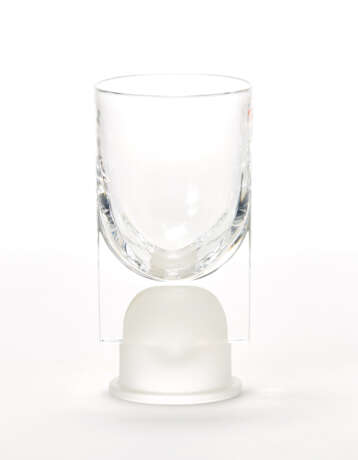 "Minerva" | Colorless crystal author's cup with separable satin crystal holder. Execution by Colle Cristalleria,, late 20th century. Accompanied by a certificate of authenticity, numbered 080/925. In the original case. (h 15.5 cm.) - photo 2