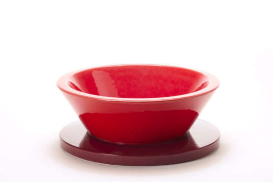 Hollywood Collection centrepiece model "Frank". Produced by Bitossi, Italy, second half 20th century. Red ceramic. Marked under the base. (h 12.5 cm.; d 32 cm.) - photo 1