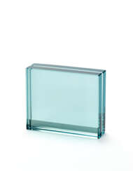 Thick crystal photo frame. 1960s/1970s. (18.2x15x5 cm.)