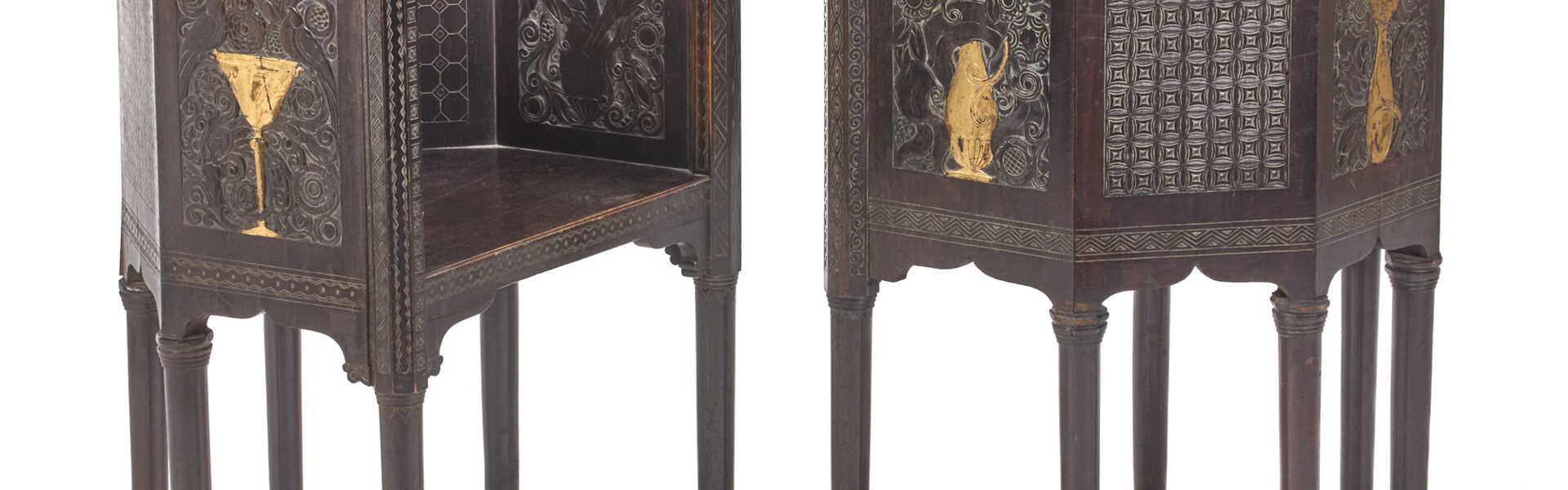 Pair of carved, ebonised and gilded wooden armchairs with partially gilded geometric plant decorations. 1920s. (57x75x46 cm.) (defects and losses)