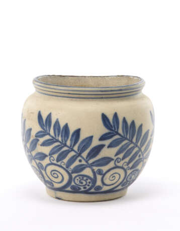 Stoneware vase decorated with geometrized plant motifs in cobalt blue. Mugello, 1920s. Marked in blue under the base: "CHINI. CO - MUGELLO - ITALIA" and signed with the numerals 122 engraved and 2142 in blue. Bearing the symbol of the lattice of San - photo 1