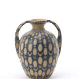Stoneware amphora decorated with ovoid motifs and flowers in cobalt blue and white. Mugello, 1920s. Marked in blue under the base: "CHINI E CO - MUGELLO - ITALIA" and signed with the numerals 203 engraved and 2388 in blue. Bearing the symbol of the l - photo 1