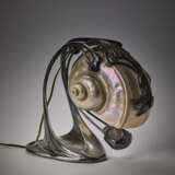Jugendstill table lamp model "Nautilus". Austria, early 20th century. Silver-plated cast metal stem and tilting diffuser made from a nautilus. Engraved mark "MH20". (h 19.5 cm.) (defects) | | Literature | per esemplari simili: | W. Ueker, Art Nouve - Foto 2