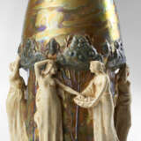 Large cast ceramic vase decorated with female figures in high relief picking fruit. Enamelled surface in a light and dark crème colour with metallic lustres on a green ochre background. Execution by Zsolnay, Hungary, early 20th century. Marked and nu - photo 3
