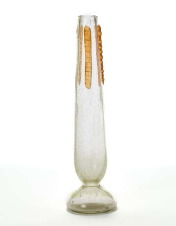 Transparent clear blown glass flower vase with irregular bubble inclusion, heat-applied decorations in transparent orange glass. France, 1920ca. Signed with engraving at the base. (h 46 cm.) - photo 2