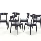 Six chairs with ebonised wooden frame and black leather seats. Produced by Peter Jeppesen, Denmark, second half 20th century. (49x75x42 cm.) (slight defects) - Foto 1