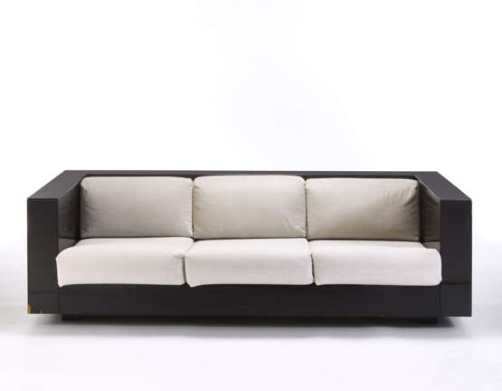 Sofa model "Saratoga". Produced by Poltronova, Florence, 1964ca. Black lacquered wooden frame, seat and back cushions in alcantara. (211.5x62.5x94 cm.) (defects) | | Literature | G. Gramigna, Repertorio del design italiano 1950 - 2000 per l'arredam - photo 1