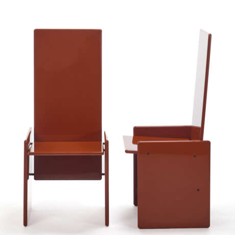 Two chairs model "Kazuki". Produced by Simon-Gavina, Saint Lazarus Of Savena, 1968. Coral lacquered wood. (47x107x47 cm.) | | Provenance | Private collection, Italy - фото 1