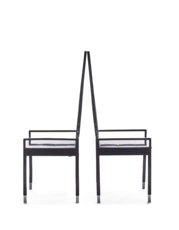 Pair of Jugendstil chairs. Probable Central European Manufacturing, early 20th century. Black lacquered solid wood and nickel-plated metal. (52x126x46 cm.) (slight defects) | | Provenance | Galleria Daniela Balzaretti, Milan | | Accompanied by t - Foto 3