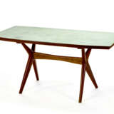 Table with shaped solid wooden trestle frame. Top edged and covered with green laminate. Italy, 1950s. (171x76x76.5 cm.) (slight defects) - Foto 2