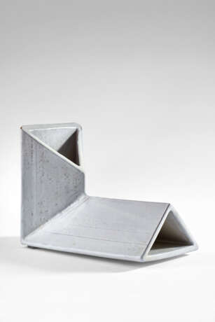 White enamelled stoneware sculpture. 1960s/1970s. Signed under one side. (14x18.5 cm.) (slight defects) - photo 1
