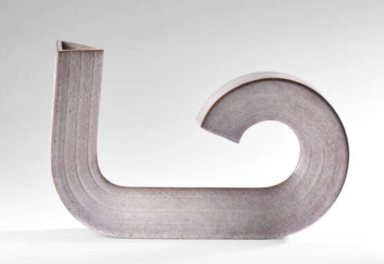 White enamelled stoneware sculpture. Nine, 1960s/1970s. Bearing manufacture's label and signed at the base. (37.5x24.5 cm.) - photo 3