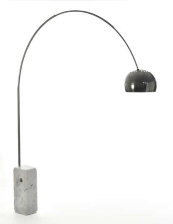 Floor lamp model "Arco". Produced by Flos, Italy, 1962. White marble base, steel stem and perforated aluminium and steel lampshade. (210x240 cm.) (slight defects and restoration) | | Literature | S. Polano, Achille Castiglioni 1918-2002, Electa, Mi - photo 1