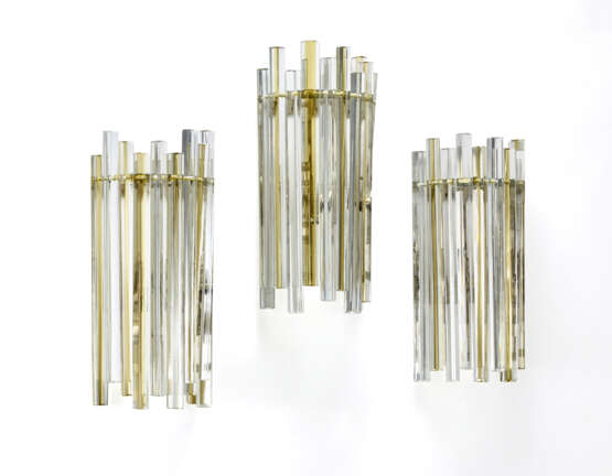 Three wall lamps of the series "Trilobo". Murano, 1970s. Metal frame, colourless sommerso glass pendants. (h 42.5 cm.) (defects) - фото 1