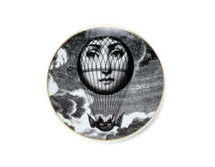 Plate of the series "Tema variazioni". 1990s. Black silk-screened porcelain. In original case. Marked on the back. (d 23.5 cm.)