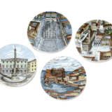 Lot of four plates depicting the cities of Catania, Naples, Florence and Milan of the series "Città d'Italia". Germany, 1990s. Black and polychrome silk-screened porcelain. In original case. Marked on the back. (d 19 cm.) - Foto 1