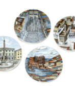 Produktkatalog. Lot of four plates depicting the cities of Catania, Naples, Florence and Milan of the series "Città d'Italia". Germany, 1990s. Black and polychrome silk-screened porcelain. In original case. Marked on the back. (d 19 cm.)
