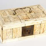 A French Gothic ivory casket - фото 1