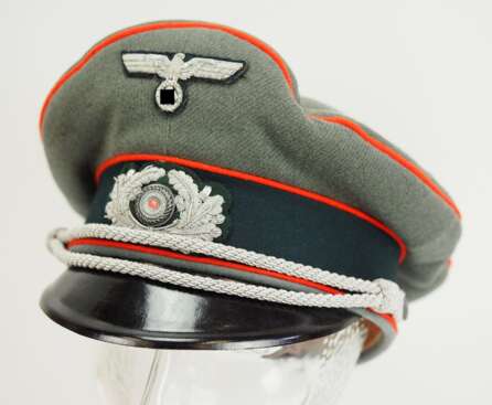 visor cap for officers of the artillery. for sale — buy online: auction at VERYIMPORTANTLOT. Auction catalog and badges of honor" from 06.04.2019: photo, price lot