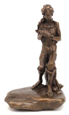 Zsin, Judit (geb. 1957 Ungarn) "Die Muschelsammlerin", Bronze, braun patiniert, signiert und nummeriert X/2, H. 17,5 cm - Foto 1