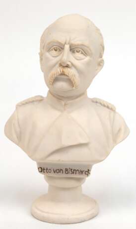 Kleine Büste "Otto von Bismarck", Biskuitporzellan, weiß, H. 15,5 cm - photo 1