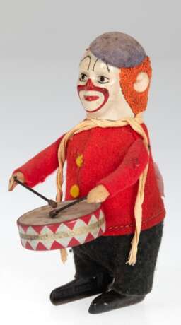 Schuco-Blechspielzeug "Clown mit Trommel", 1930er Jahre, mechanisch,Schlüssel fehlt, Funktion nicht geprüft, bespielt, H. 11 cm - фото 1