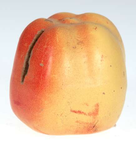 Sparbüchse in Form eines Apfels, Keramik, Gebrauchspuren, H. 6,5 cm - Foto 1