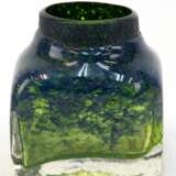 Vase, Randsfjordglas, Norwegen, gekantete Form, hellgrünes Glas innen mit grünen und blauen Einschlüssen, H. 9 cm - Foto 1