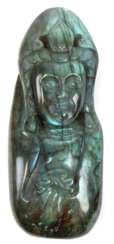 Labradorit-Figur &quot;Buddha&quot;, halbplastisch geschnitten. H. 15 cm