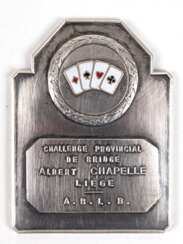 Auszeichnung &amp;quot;Challenge Provincial de Brigde Albert Chapelle Liége&amp;quot;, 900er Silber, mit emaillierten Spielkarten, ges. 85 g, 6,8x5 cm