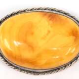 Bernstein-Brosche, Butterscotch, 925er Silber-Fassung mit Kordelrand, ges. 4,6x3,3 cm - Foto 1