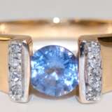 Aquamarin-Diamant-Ring, 585er GG/ WG, mittig rund facettierter Aquamarin, der seitlich jeweils von 4 kl. Diamanten flankiert wird, Ges.-Gew. 3,8 g, RG 56 - фото 1