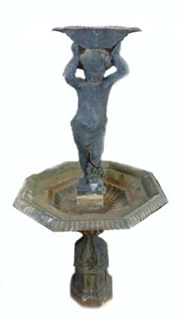 Großer Brunnen, Frankreich 2. Hälfte 19. Jh., Gußeisen, 3-teilig, fachgerechte Reparatur durch Kunstschlosserei, H. 210 cm - photo 1