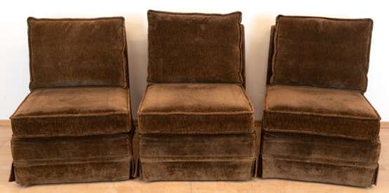 3 Designer-Sessel, um 1960/70, originaler brauner Cordbezug, lose aufgelegte Sitz- und Rückenpolster, Gebrauchspuren, 71x58x85 cm - фото 1