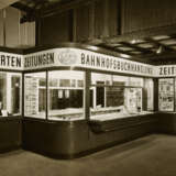 Karl Hugo Schmölz. Buchhandlung im Kölner Hauptbahnhof - photo 1