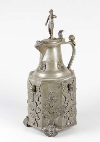 A large pewter guild tankard - фото 2