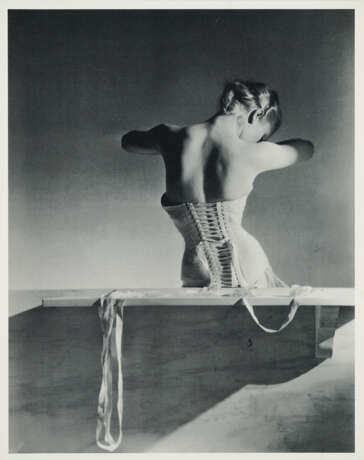 Horst P. Horst. Corset, Paris 1939 - фото 1