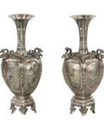 Эмаль. Пара изящных японских ваз из серебра с эмалью. Рубеж 19-20 веков.