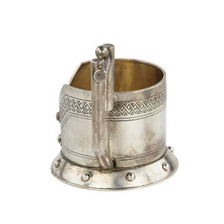 Porte-gobelet original en argent en forme de caftan avec une decoupe. K. Verlin. Petersbourg 1882. Silver 84 Gilding Eclecticism Late 19th century - photo 3