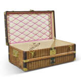 A BEIGE & BROWN STRIPED CANVAS CABIN 90 TRUNK WITH BRASS HARDWARE - Foto 3