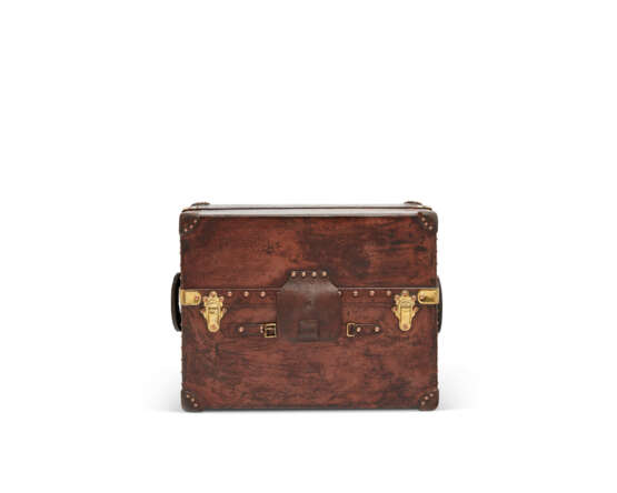 A NATURAL COWHIDE LEATHER IDEAL TRUNK WITH BRASS HARDWARE - Foto 4