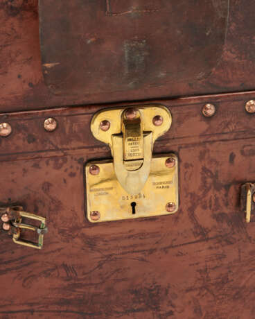 A NATURAL COWHIDE LEATHER IDEAL TRUNK WITH BRASS HARDWARE - Foto 9