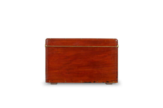 A MAHOGANY RUNNING-BOARD TRUNK FOR AUTOMOBILE TOOLS WITH BRASS HARDWARE - Foto 6