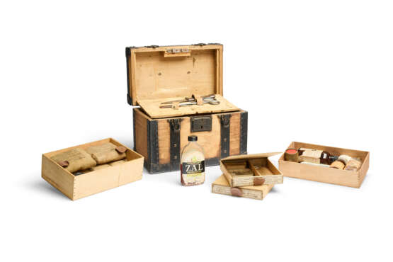 A NATURAL WOODEN FIRST AID KIT TRUNK WITH BLACK LACQUERED IRON HARDWARE - фото 3