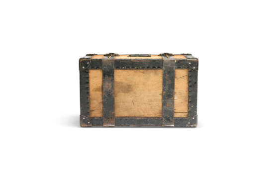 A NATURAL WOODEN FIRST AID KIT TRUNK WITH BLACK LACQUERED IRON HARDWARE - фото 9