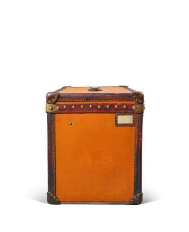 AN ORANGE VUITTONITE CANVAS STEAMER TRUNK WITH BRASS HARDWARE - photo 4